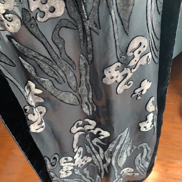 Firenze Silk and Velvet Black Sheer Floral Iris Print Scarf Evening Elegant - Picture 6 of 7